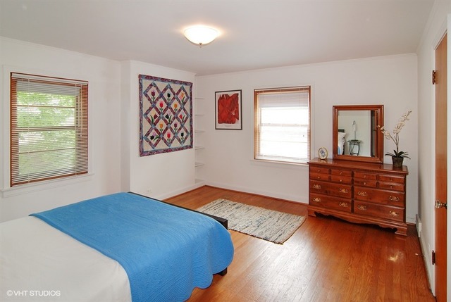 505 Nuttall Road Riverside, IL 60546 - Photo 10 of 15 a bedroom with a bed and a dresser
