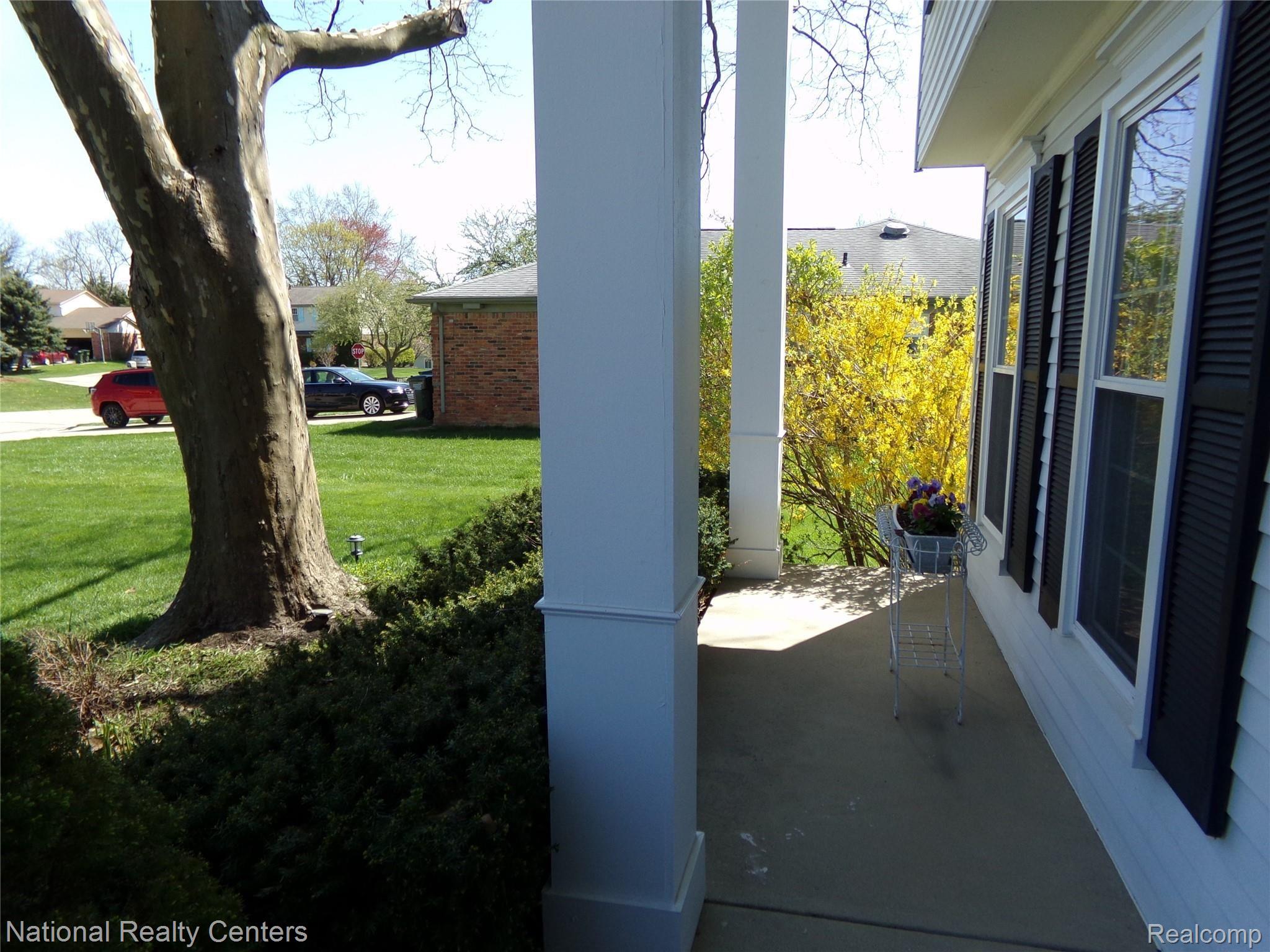 914 Darwin Pl Drive Rochester, MI 48307 - Photo 4 of 20 Friendly Neighborhood.JPG