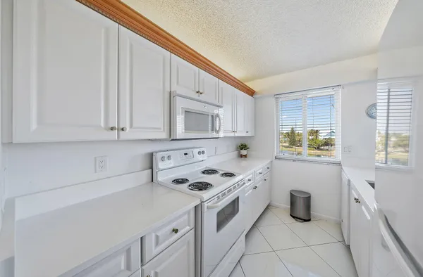 $1,800 | 353 Highway 1, Unit E408, Jupiter, FL 33477