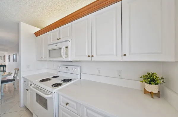 $1,800 | 353 Highway 1, Unit E408, Jupiter, FL 33477