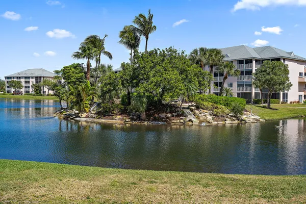 $1,800 | 353 Highway 1, Unit E408, Jupiter, FL 33477