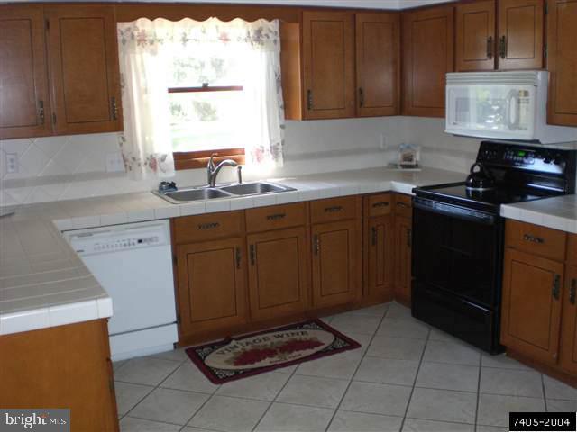 810 Chambers Road York, PA 17402 - Photo 3 of 12 Gallery Image 3