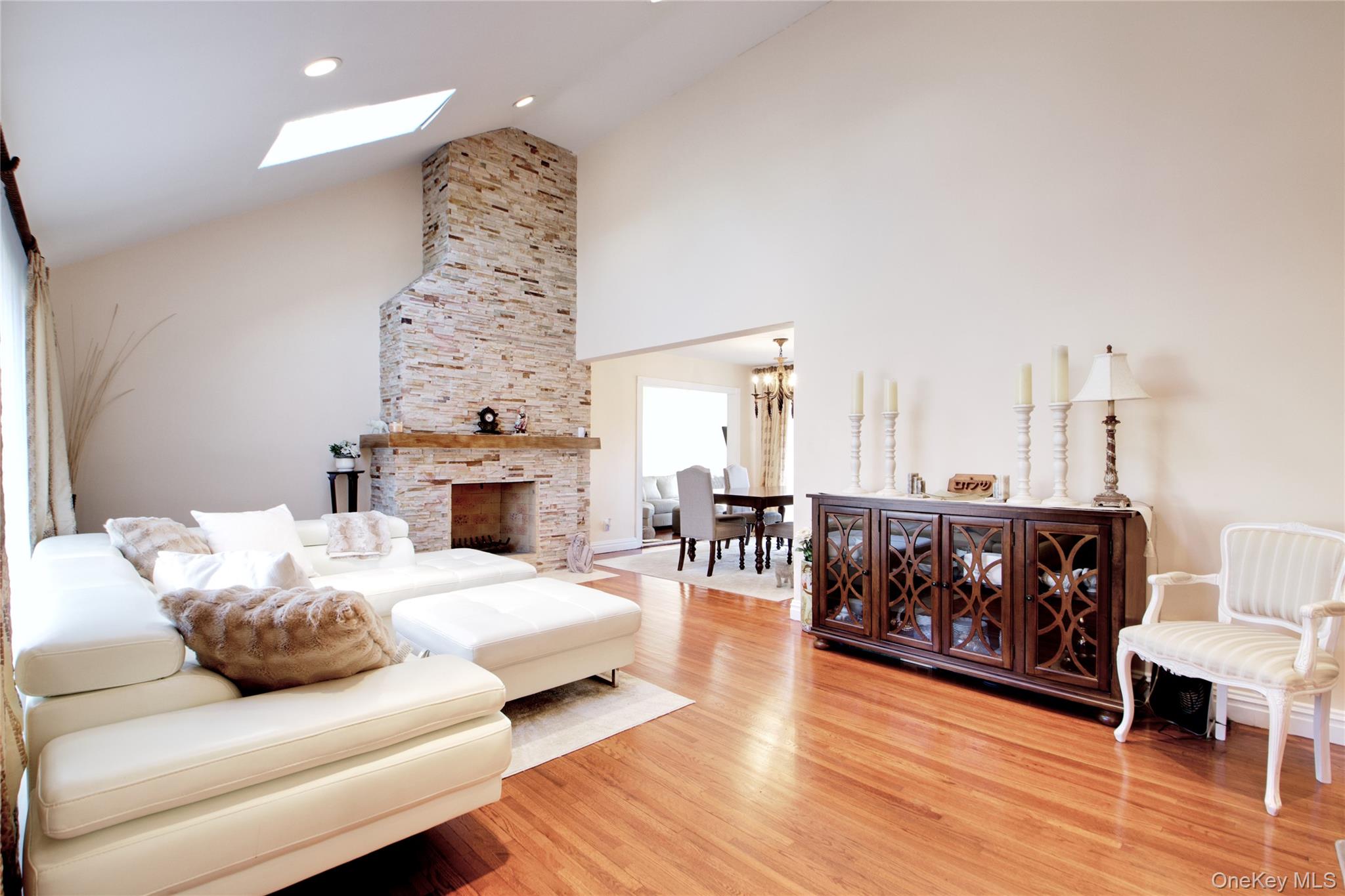 26 Midland Road East Hills, NY 11577 - Photo 4 of 22