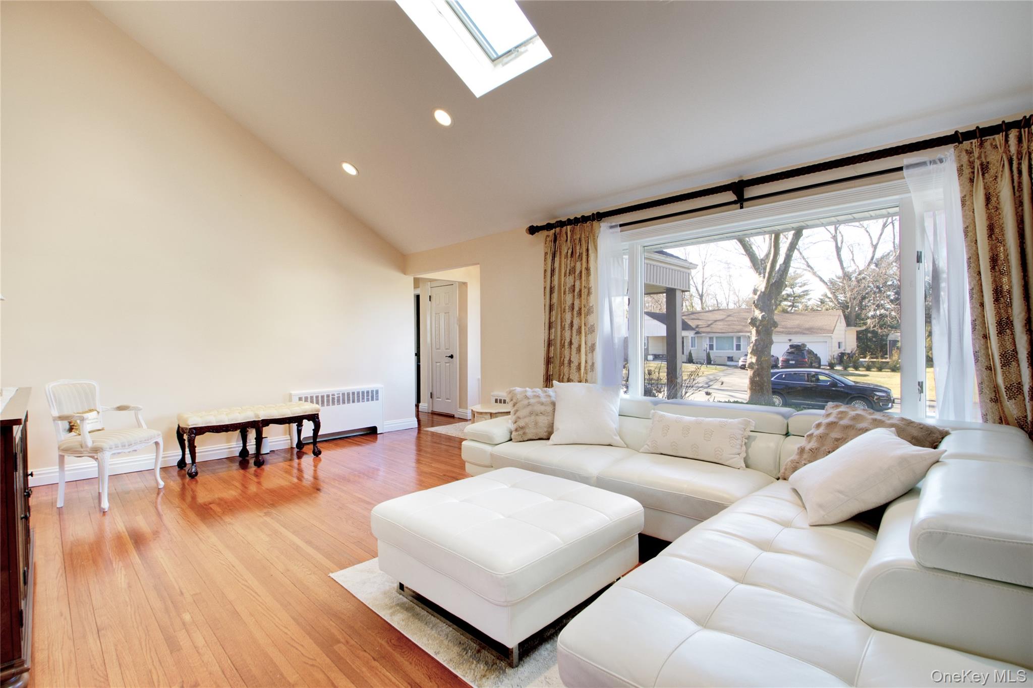 26 Midland Road East Hills, NY 11577 - Photo 5 of 22