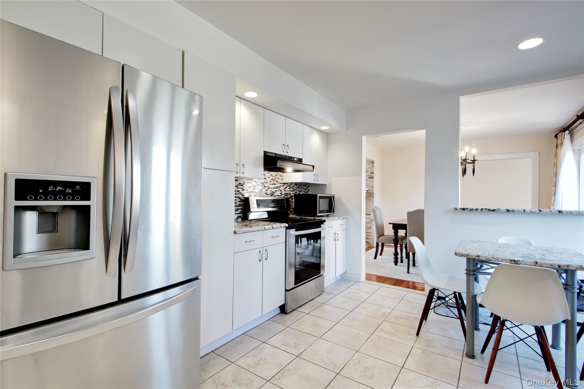 26 Midland Road East Hills, NY 11577 - Photo 7 of 22