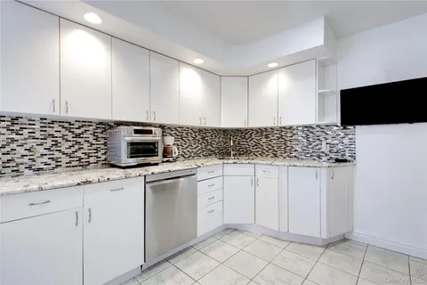 $1,450,000 | 26 Midland Road, East Hills, NY 11577