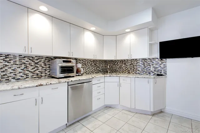 $1,450,000 | 26 Midland Road, East Hills, NY 11577