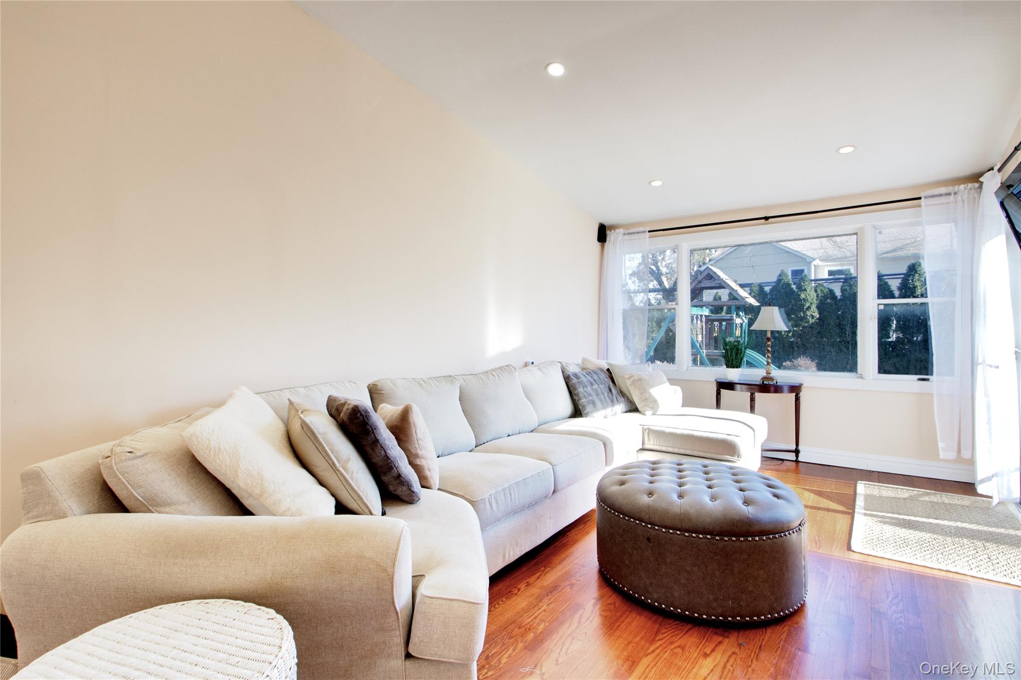 26 Midland Road East Hills, NY 11577 - Photo 9 of 22