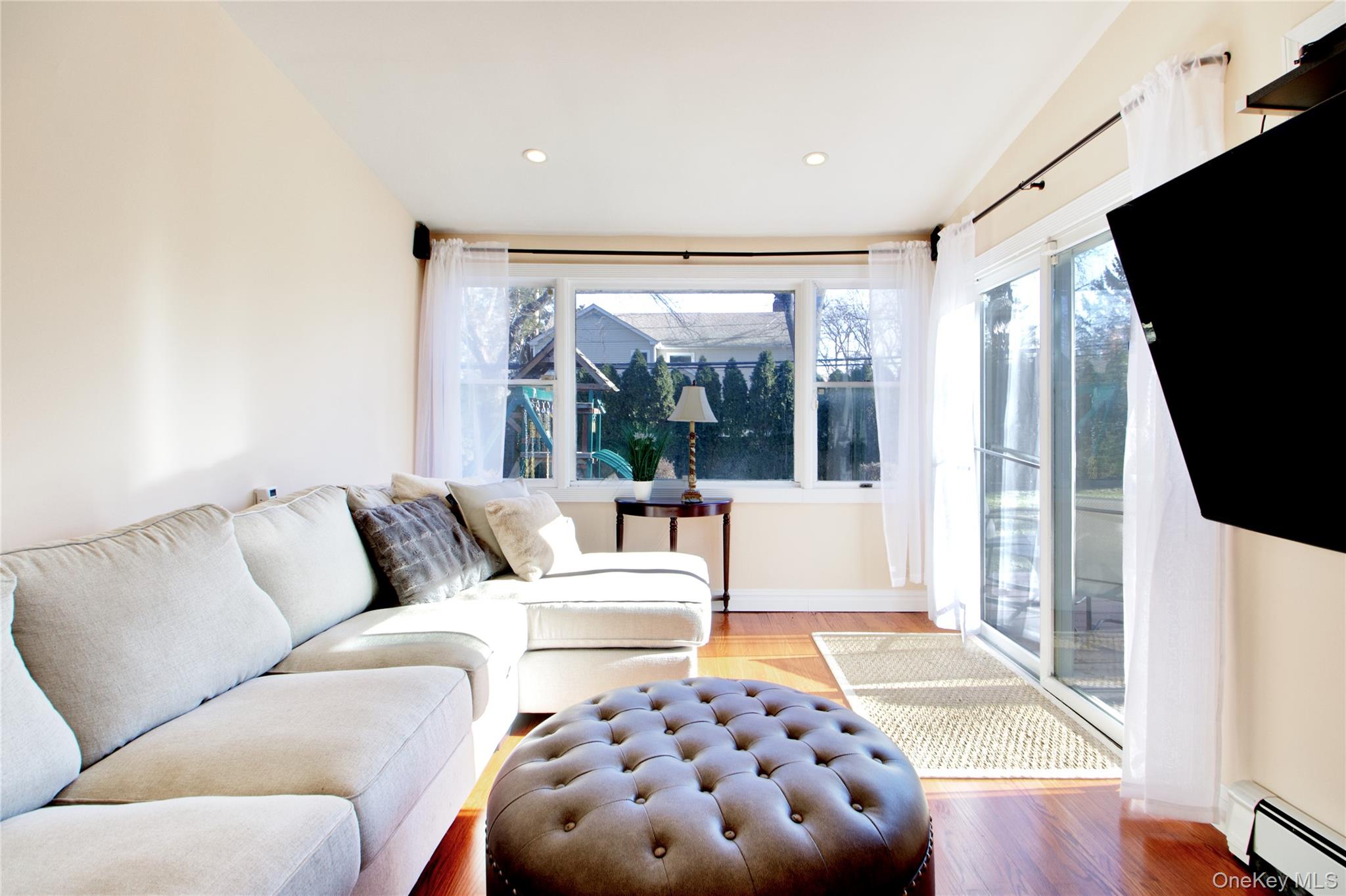 26 Midland Road East Hills, NY 11577 - Photo 10 of 22