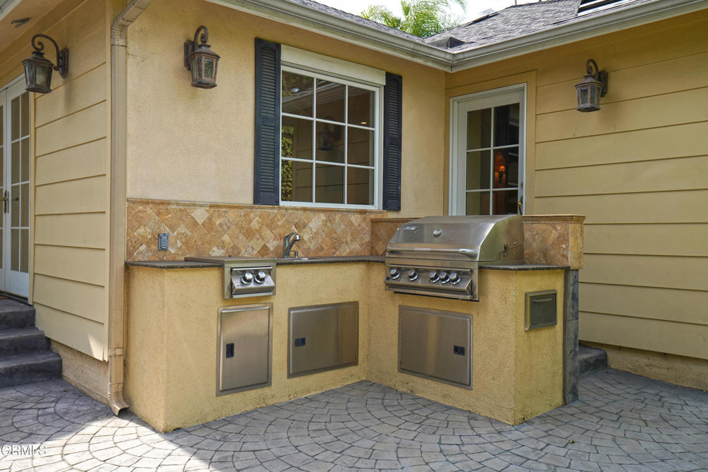 2340 Brigden Road Pasadena, CA 91104 - Photo 17 of 21 Outdoor Gas Barbecue