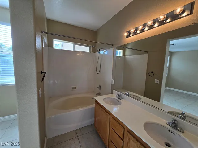 $2,100 | 233 Country Greens Avenue, Las Vegas, NV 89148
