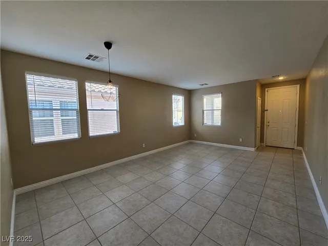 $2,100 | 233 Country Greens Avenue, Las Vegas, NV 89148