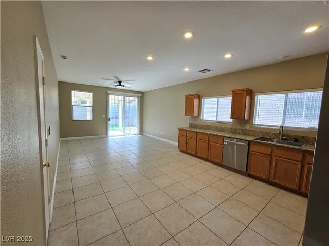 $2,100 | 233 Country Greens Avenue, Las Vegas, NV 89148