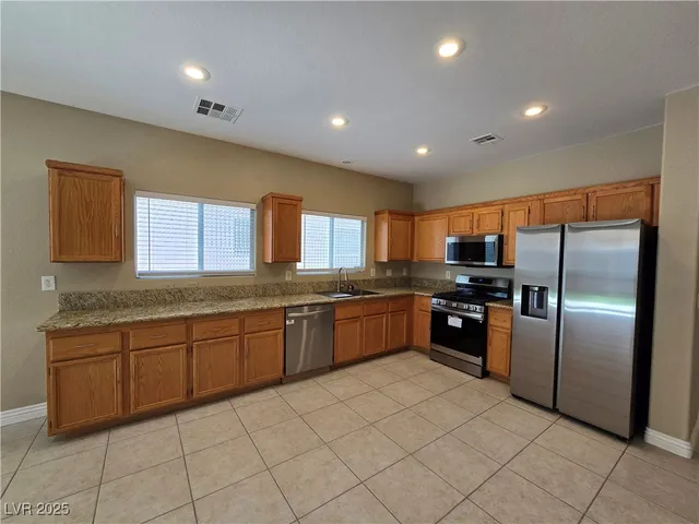 $2,100 | 233 Country Greens Avenue, Las Vegas, NV 89148