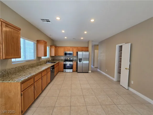 $2,100 | 233 Country Greens Avenue, Las Vegas, NV 89148