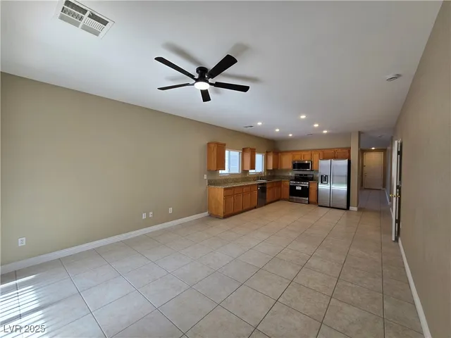 $2,100 | 233 Country Greens Avenue, Las Vegas, NV 89148