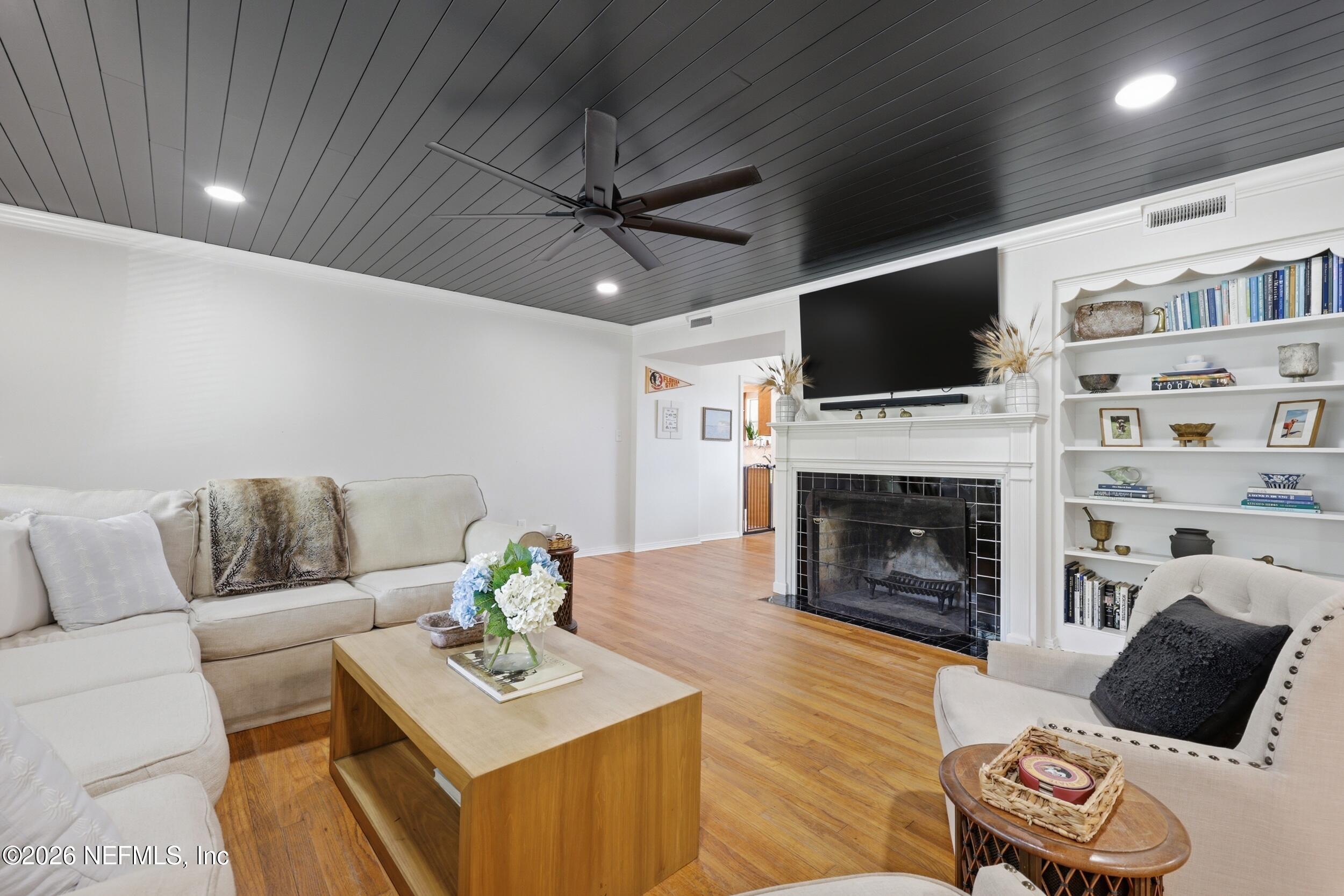 1244 Glengarry Road Jacksonville, FL 32207 - Photo 6 of 38 the real estateographers_006