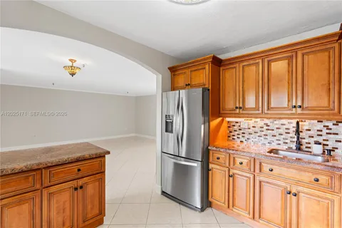 $285,000 | 671 Northeast 195th Street, Unit 121E, Miami, FL 33179
