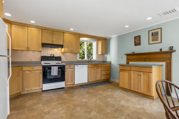 $650,000 | 15 High Street, Damariscotta, ME 04543