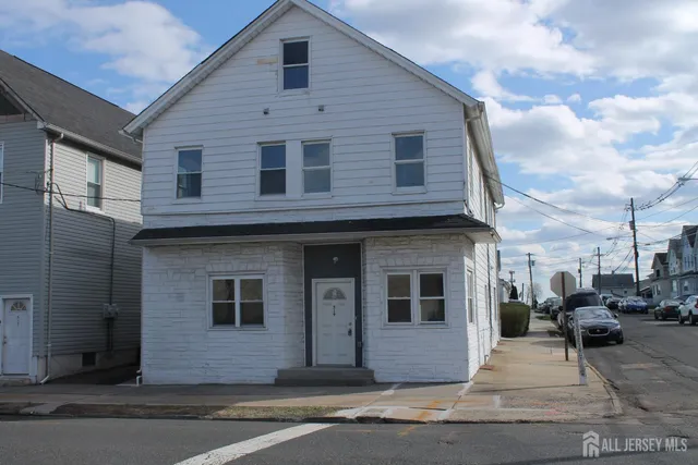 $3,400 | 519 Roosevelt Avenue, Unit 2, Carteret, NJ 07008