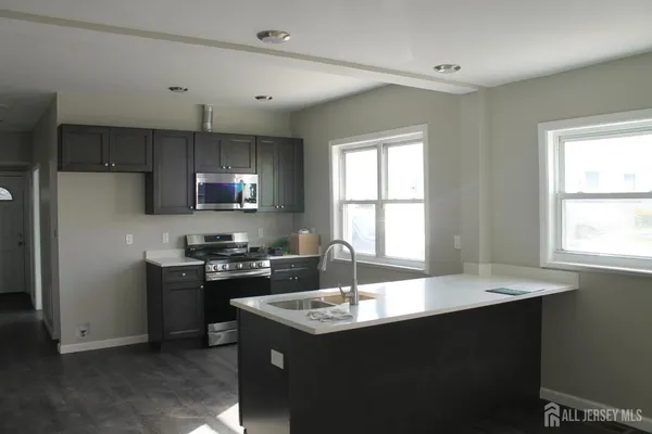 $3,400 | 519 Roosevelt Avenue, Unit 2, Carteret, NJ 07008