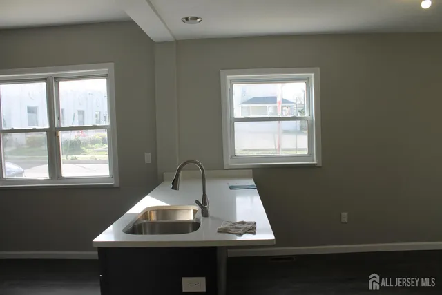 $3,400 | 519 Roosevelt Avenue, Unit 2, Carteret, NJ 07008