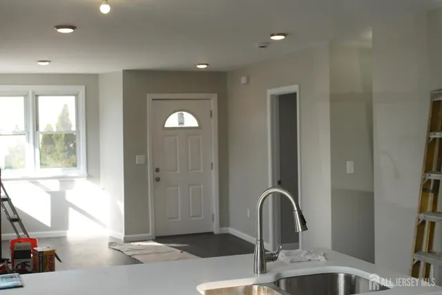 $3,400 | 519 Roosevelt Avenue, Unit 2, Carteret, NJ 07008