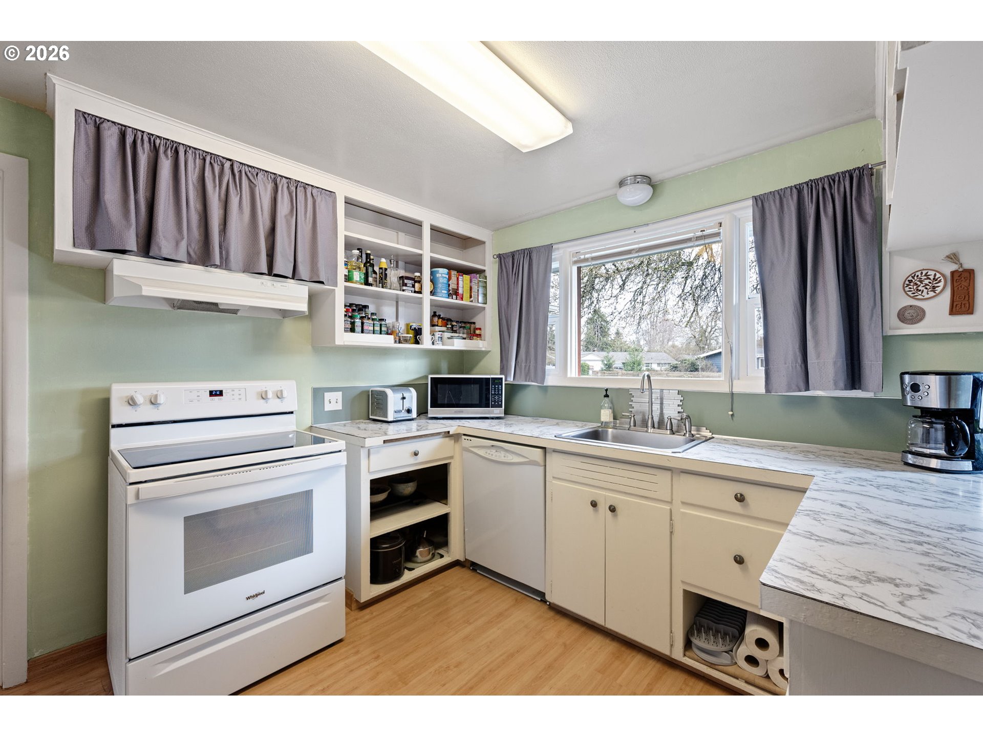 280 Regal Court Eugene, OR 97401 - Photo 13 of 44