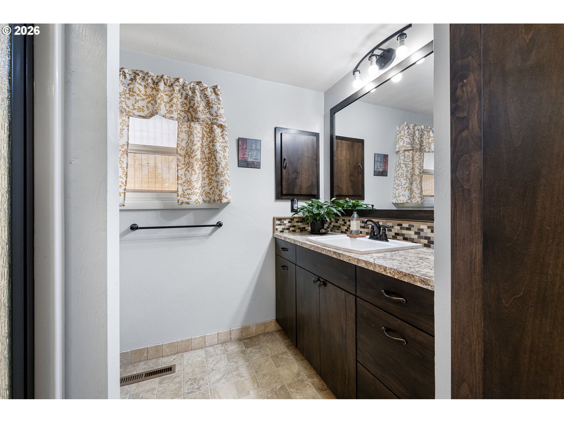 280 Regal Court Eugene, OR 97401 - Photo 23 of 44