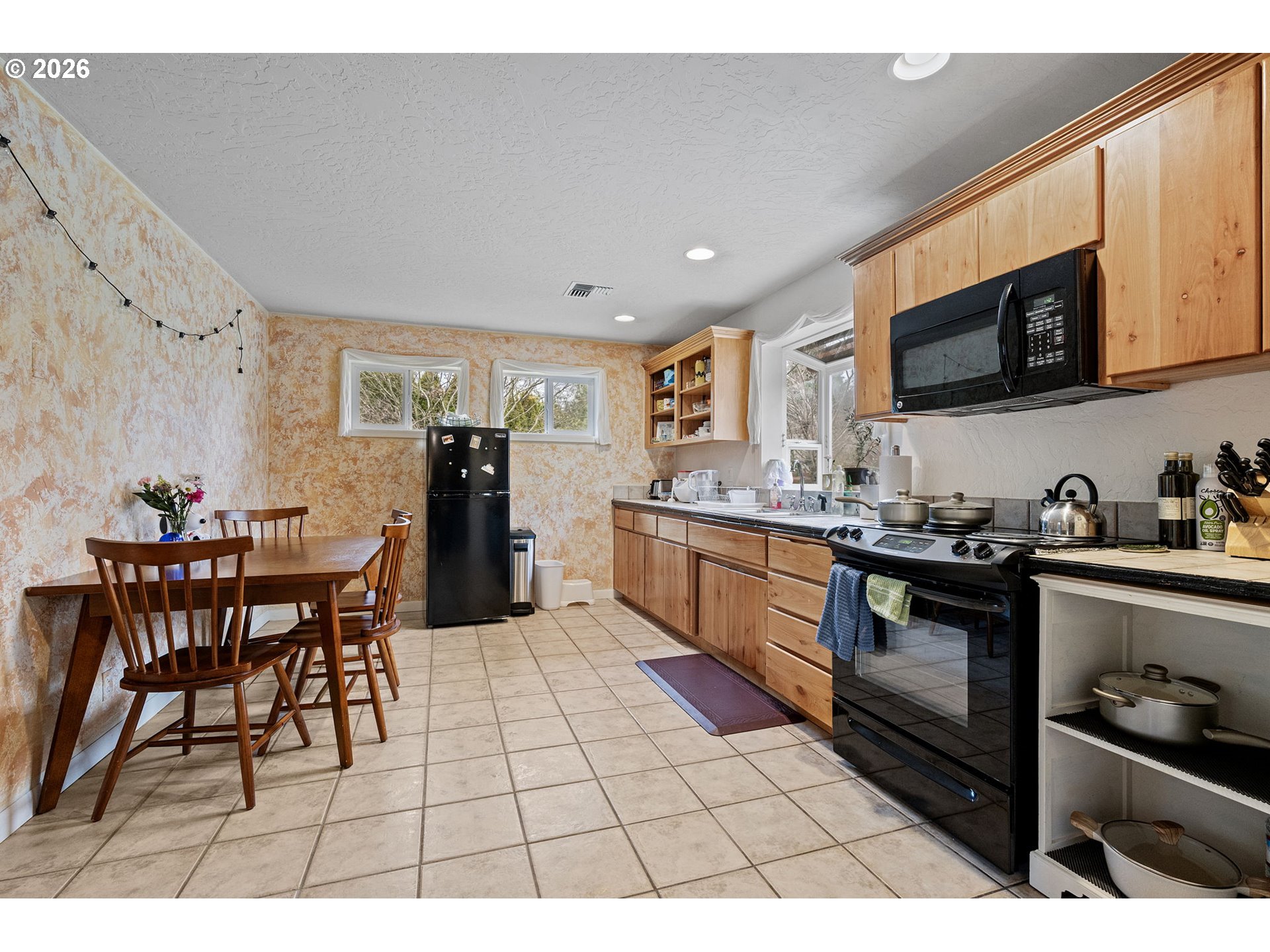 280 Regal Court Eugene, OR 97401 - Photo 27 of 44