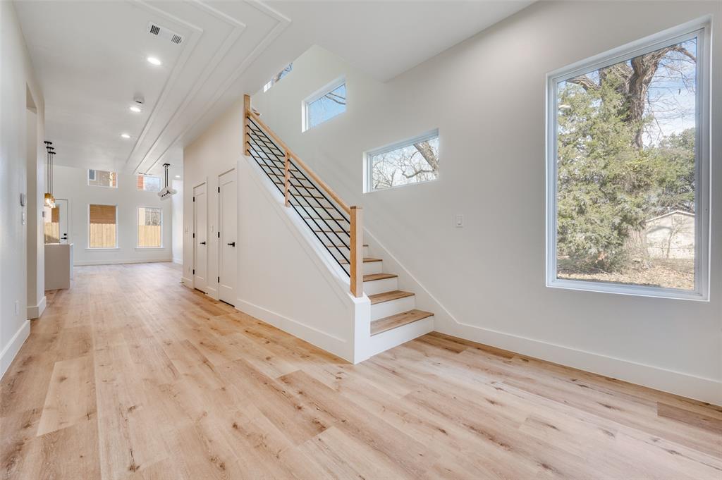 407 Bobbie Street Dallas, TX 75203 - Photo 3 of 25 an entryway in a hall with a window and wooden floor