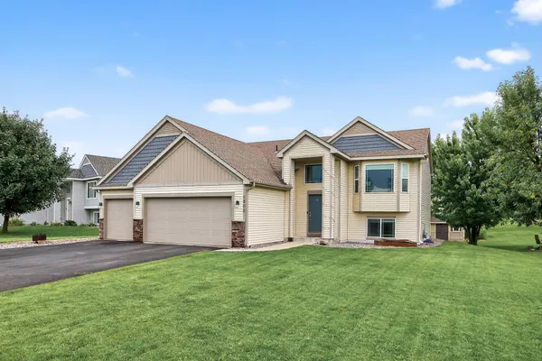 $414,900 | 1805 10th Street Northeast, Buffalo, MN 55313