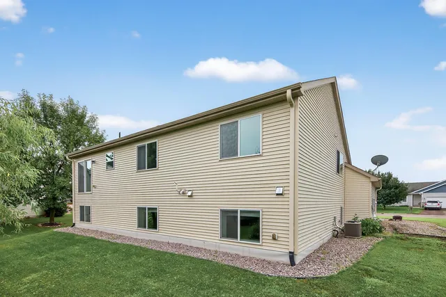 $417,490 | 1805 10th Street Northeast, Buffalo, MN 55313
