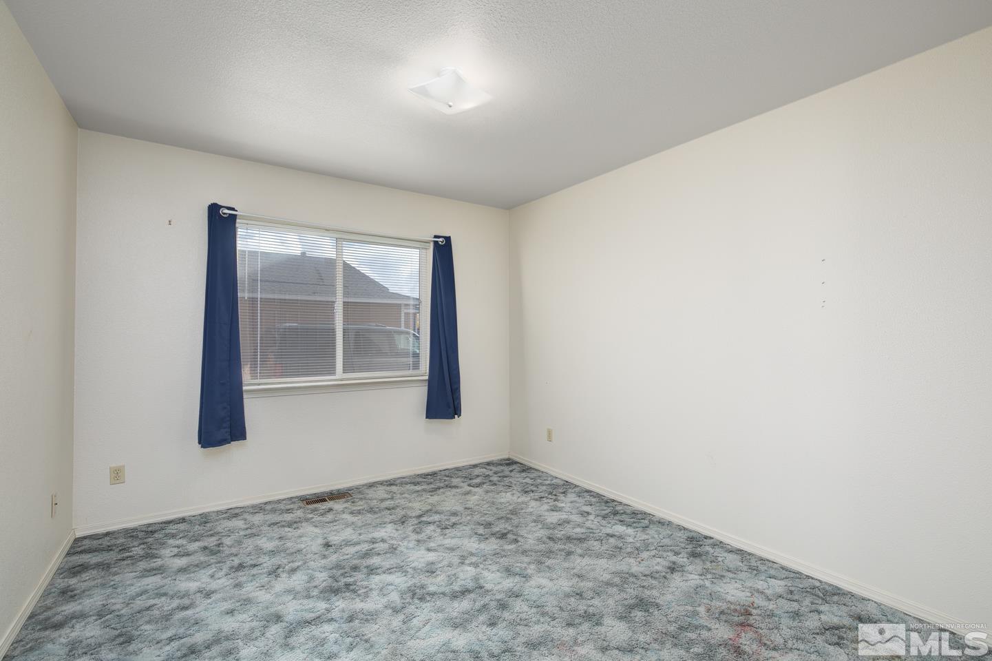 1300 Lattin Road Fallon, NV 89406 - Photo 11 of 26 an empty room with a window
