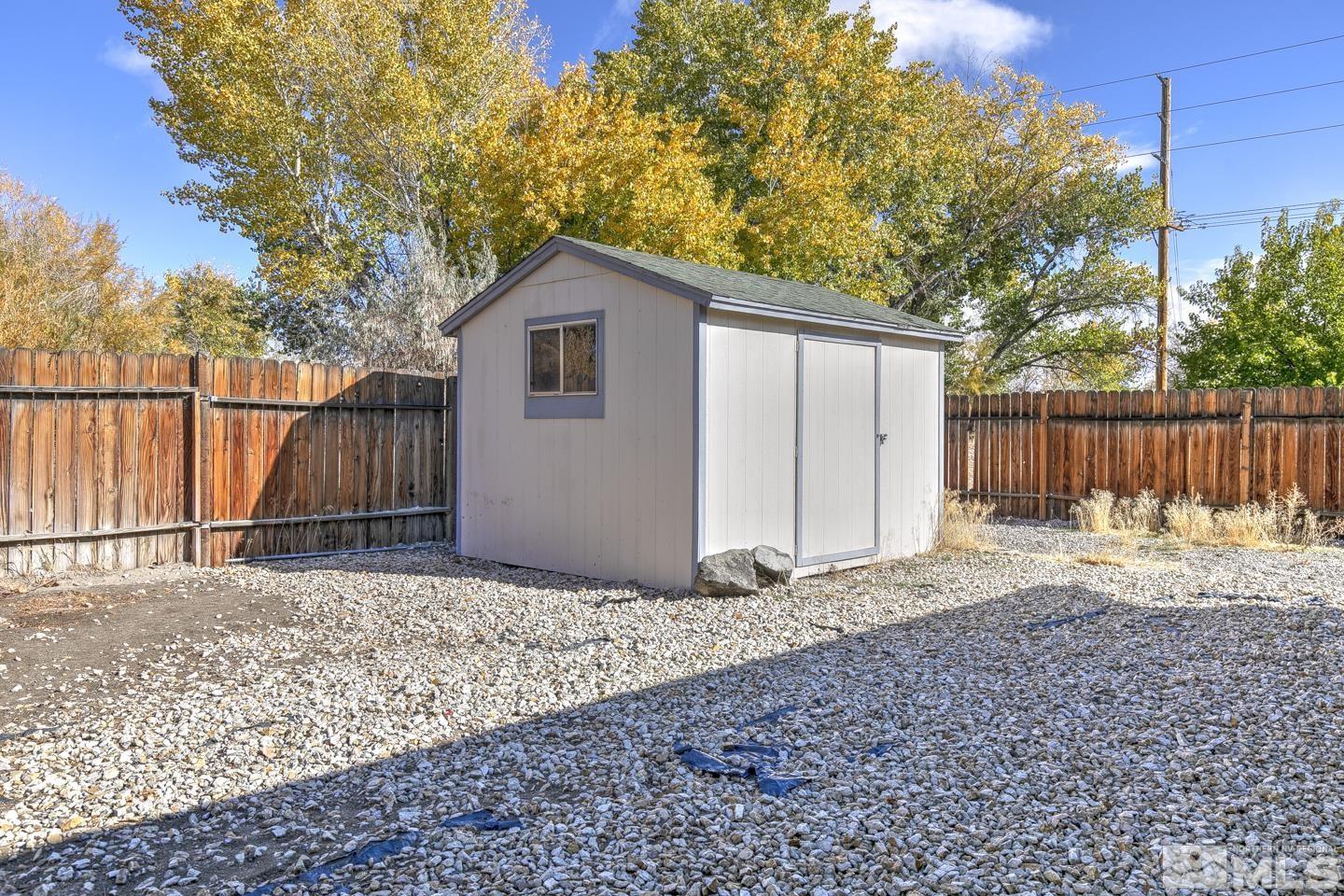 1300 Lattin Road Fallon, NV 89406 - Photo 20 of 26 a backyard of a house