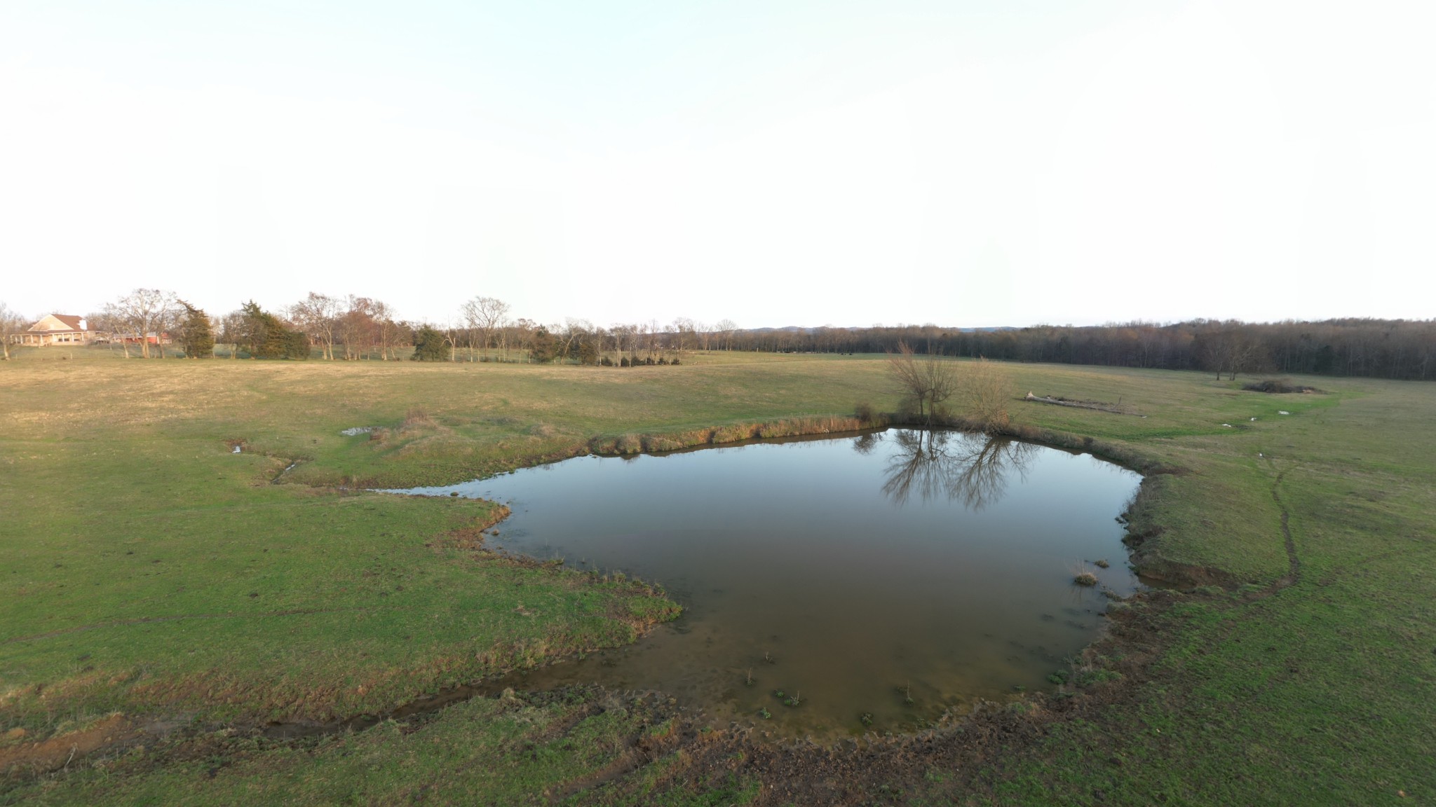 171 Uselton Road Shelbyville, TN 37160 - Photo 5 of 52 a view of a lake from a yard