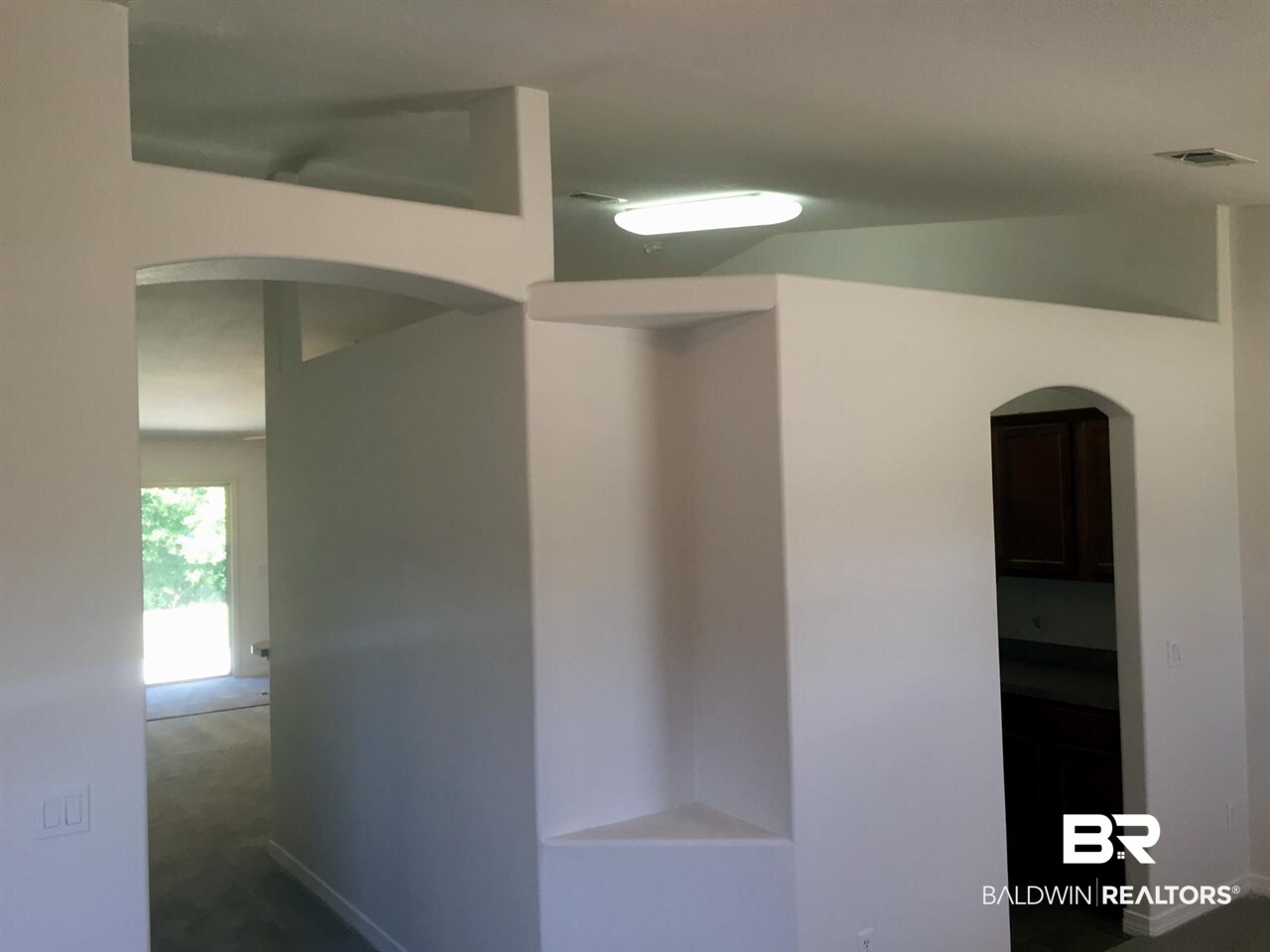1900 South Bay Street Foley, AL 36535 - Photo 11 of 40 high ceilings/niches