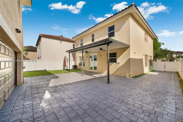 $844,995 | 16946 Southwest 90th Terrace Circle, Miami, FL 33196