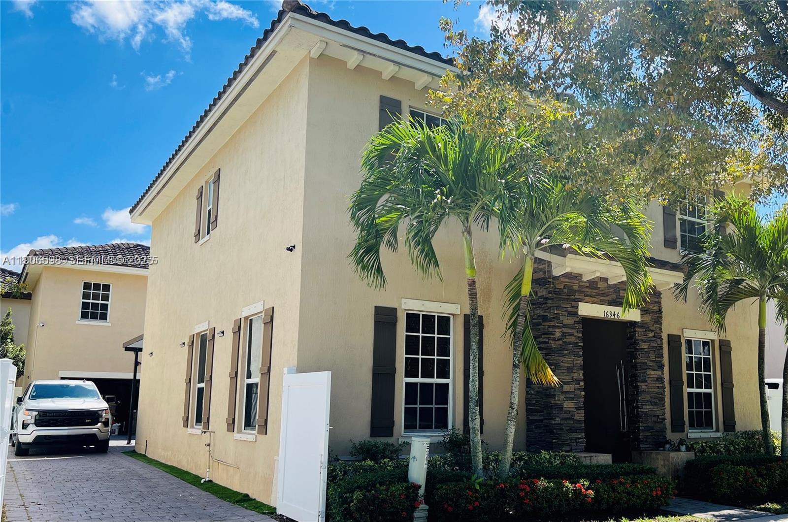 16946 Southwest 90th Terrace Circle Miami, FL 33196 - Photo 10 of 36