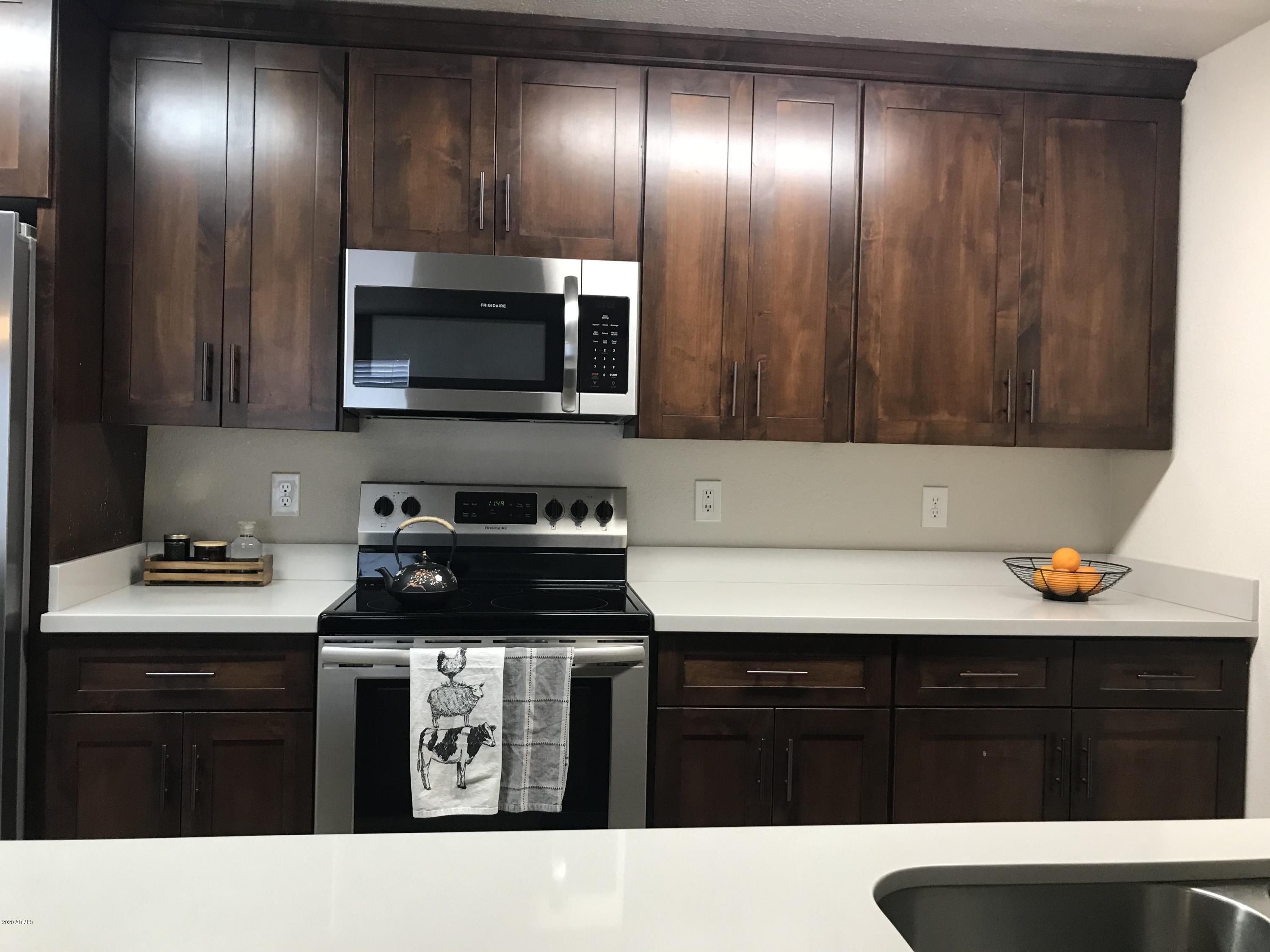 2902 West Dailey Street Phoenix, AZ 85053 - Photo 8 of 30 9