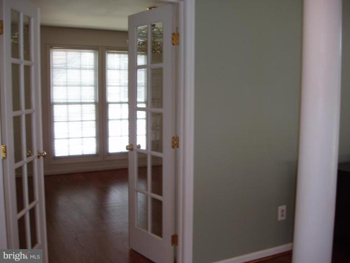 8303 Kings Ridge Court Springfield, VA 22153 - Photo 10 of 30 Library