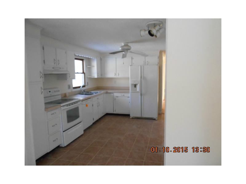 185 Leigh Road Cumberland, RI 02864 - Photo 4 of 17 Kitchen.