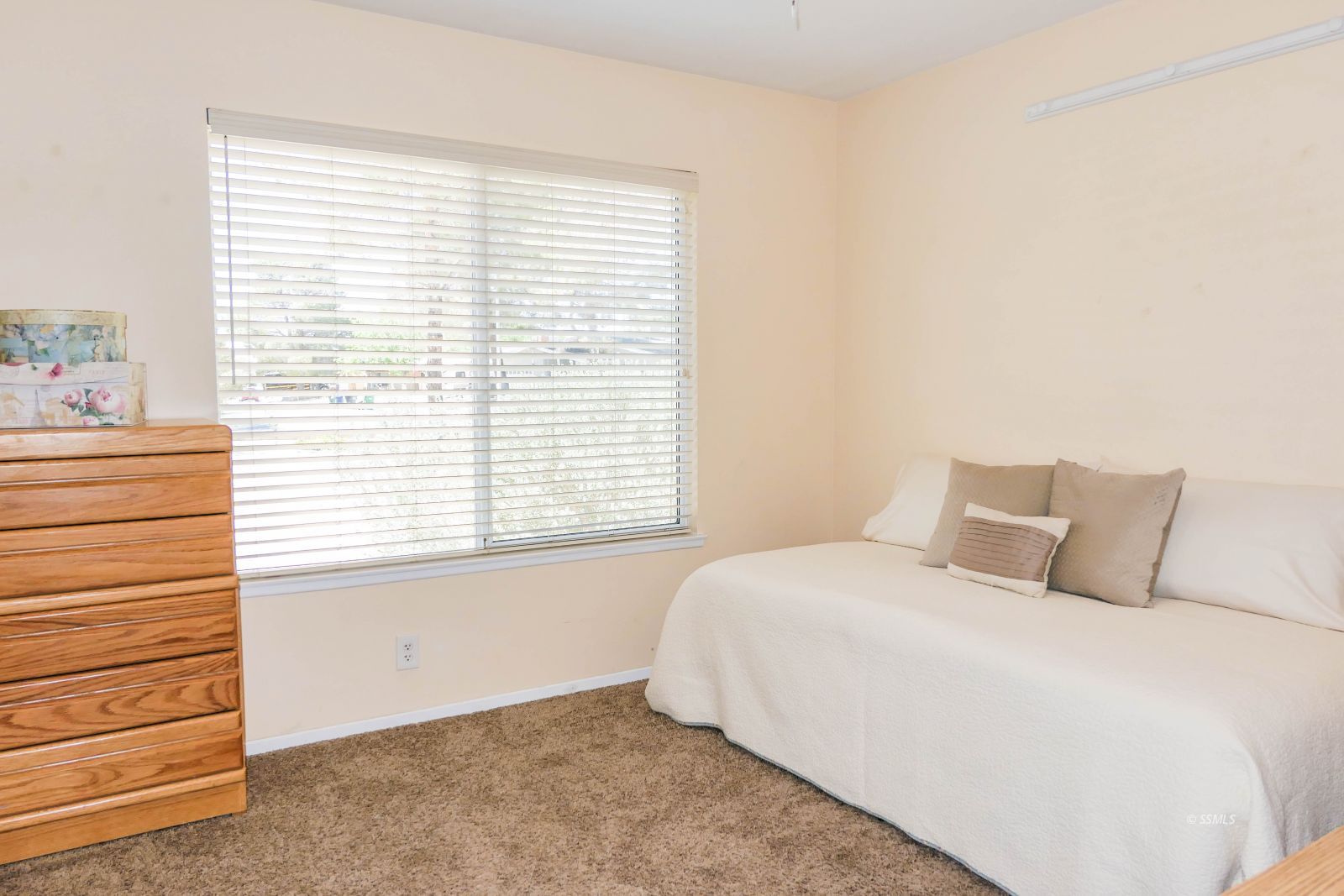 532 West Howell Avenue Ridgecrest, CA 93555 - Photo 34 of 44 a bedroom with a bed and a window