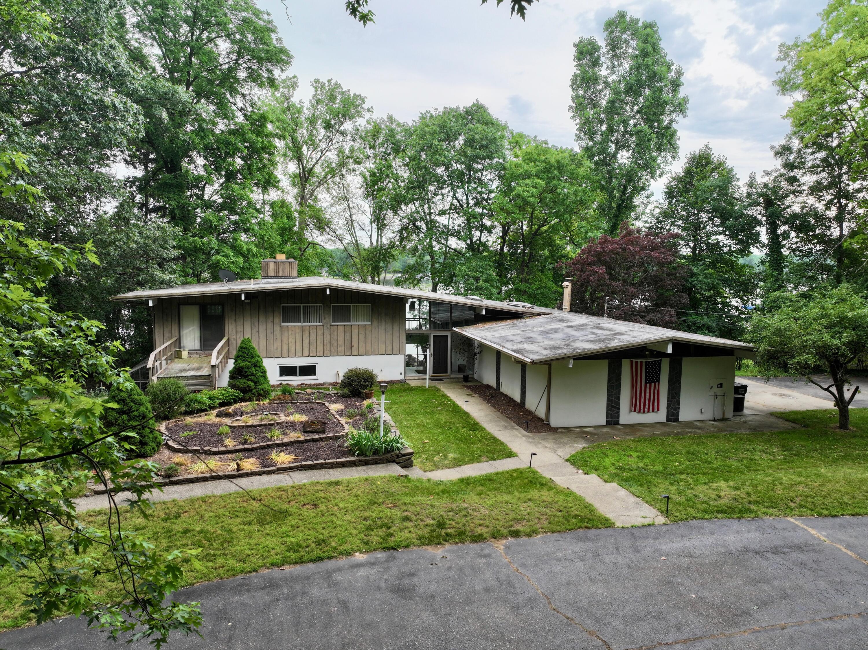816 Browns Lake Road Jackson, MI 49203 - Photo 32 of 33 dji_fly_20250624_185550_0041_17508055276