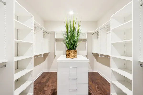 $819,200 | S275 Bealer Circle, Geneva, IL 60134