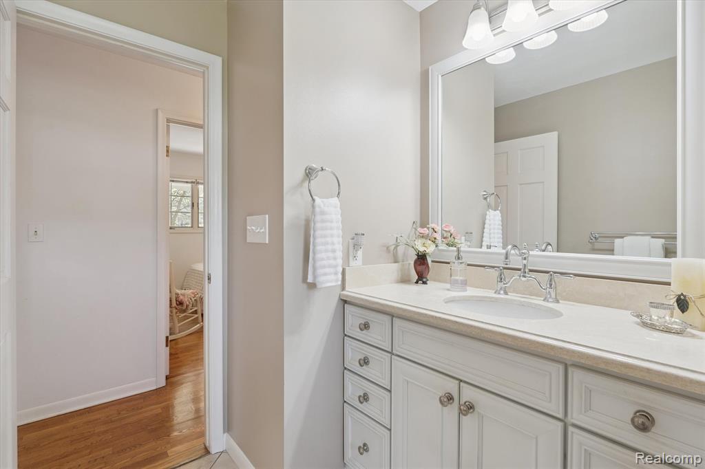 915 East River Road Flushing, MI 48433 - Photo 22 of 51