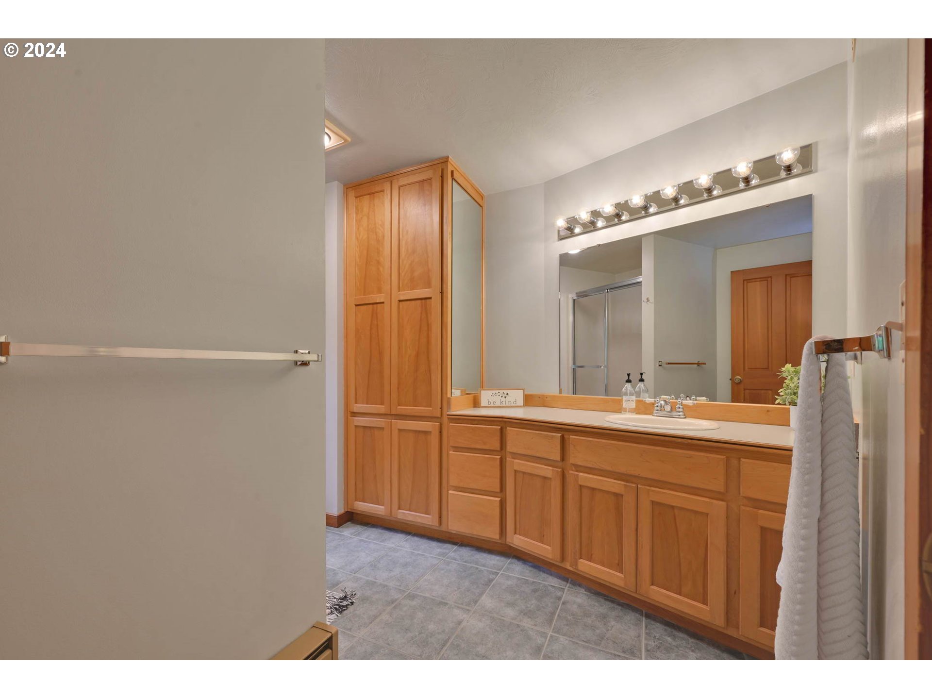 78000 Dorena Mountain Road Cottage Grove, OR 97424 - Photo 20 of 47 Bathroom