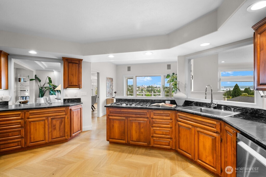 3727 West Barrett Street Seattle, WA 98199 - Photo 14 of 39