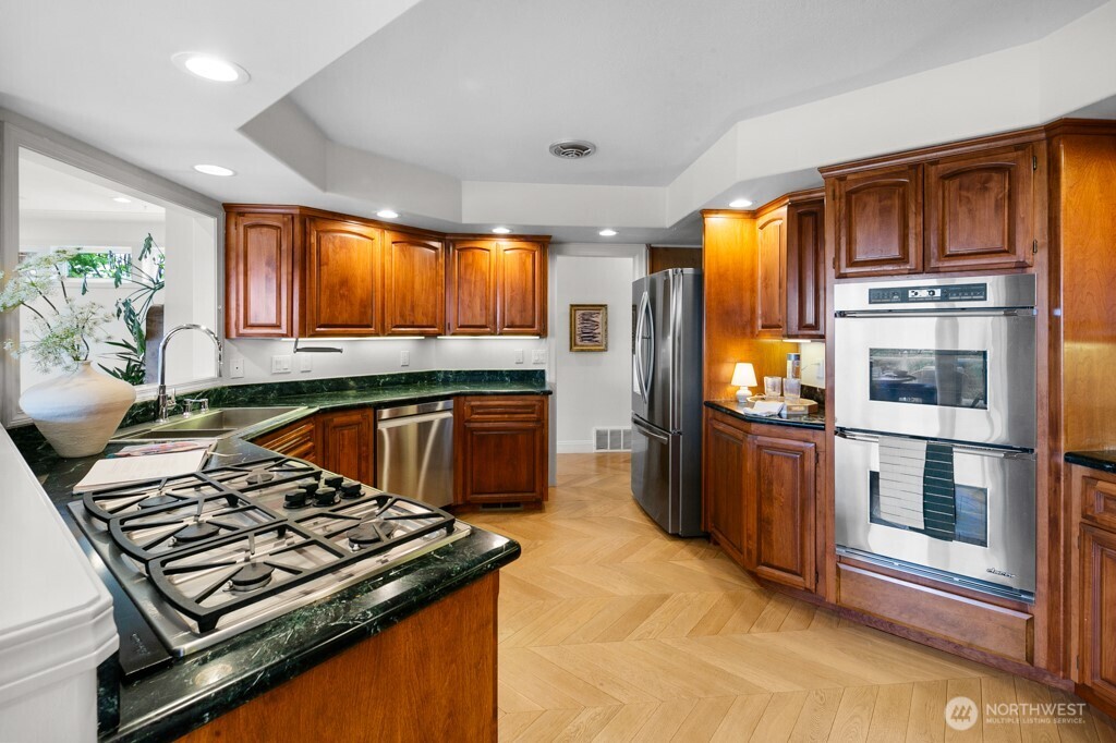 3727 West Barrett Street Seattle, WA 98199 - Photo 15 of 39