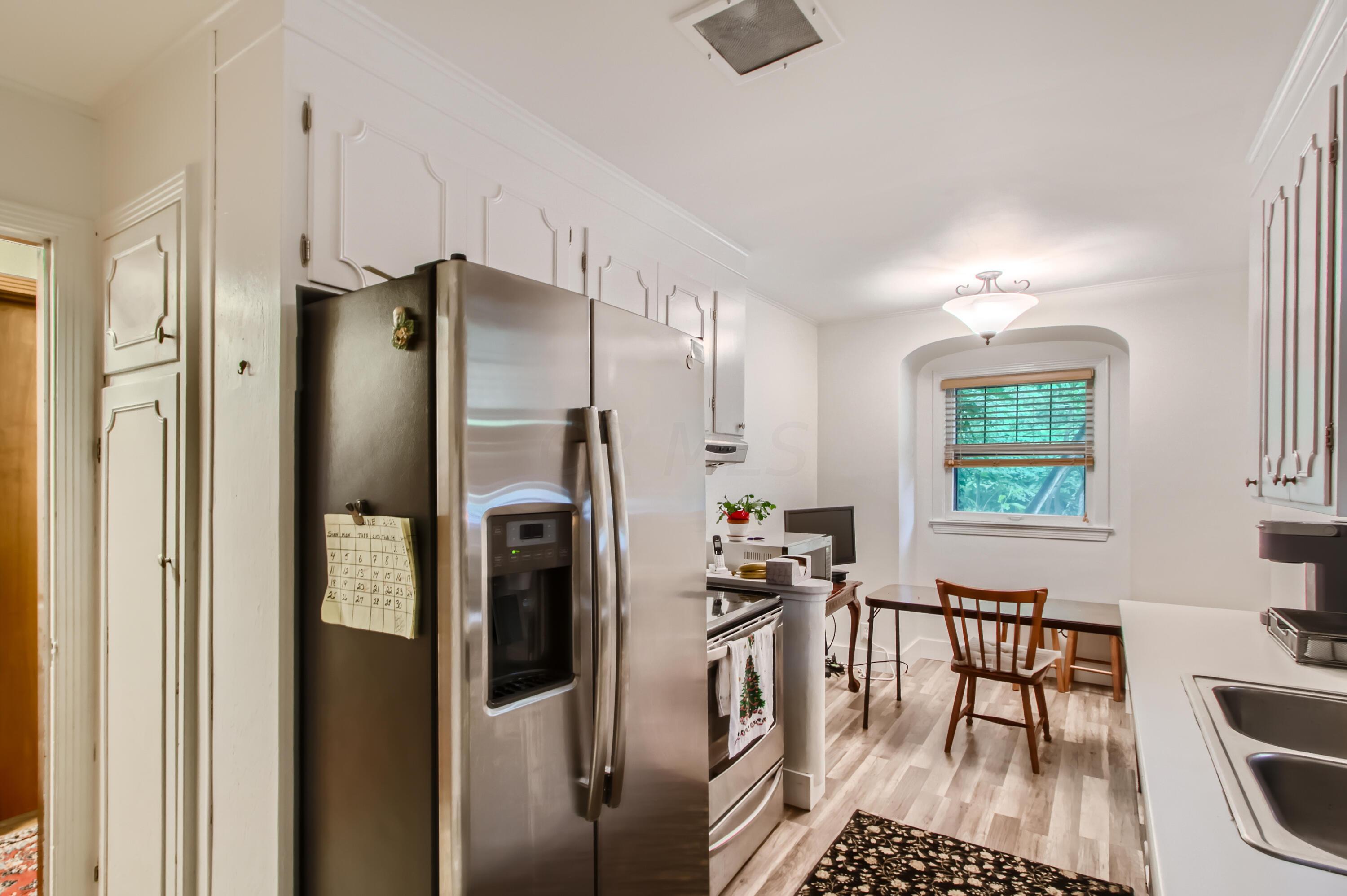 4044 Riverside Drive Columbus, OH 43220 - Photo 9 of 16 09 Kitchen